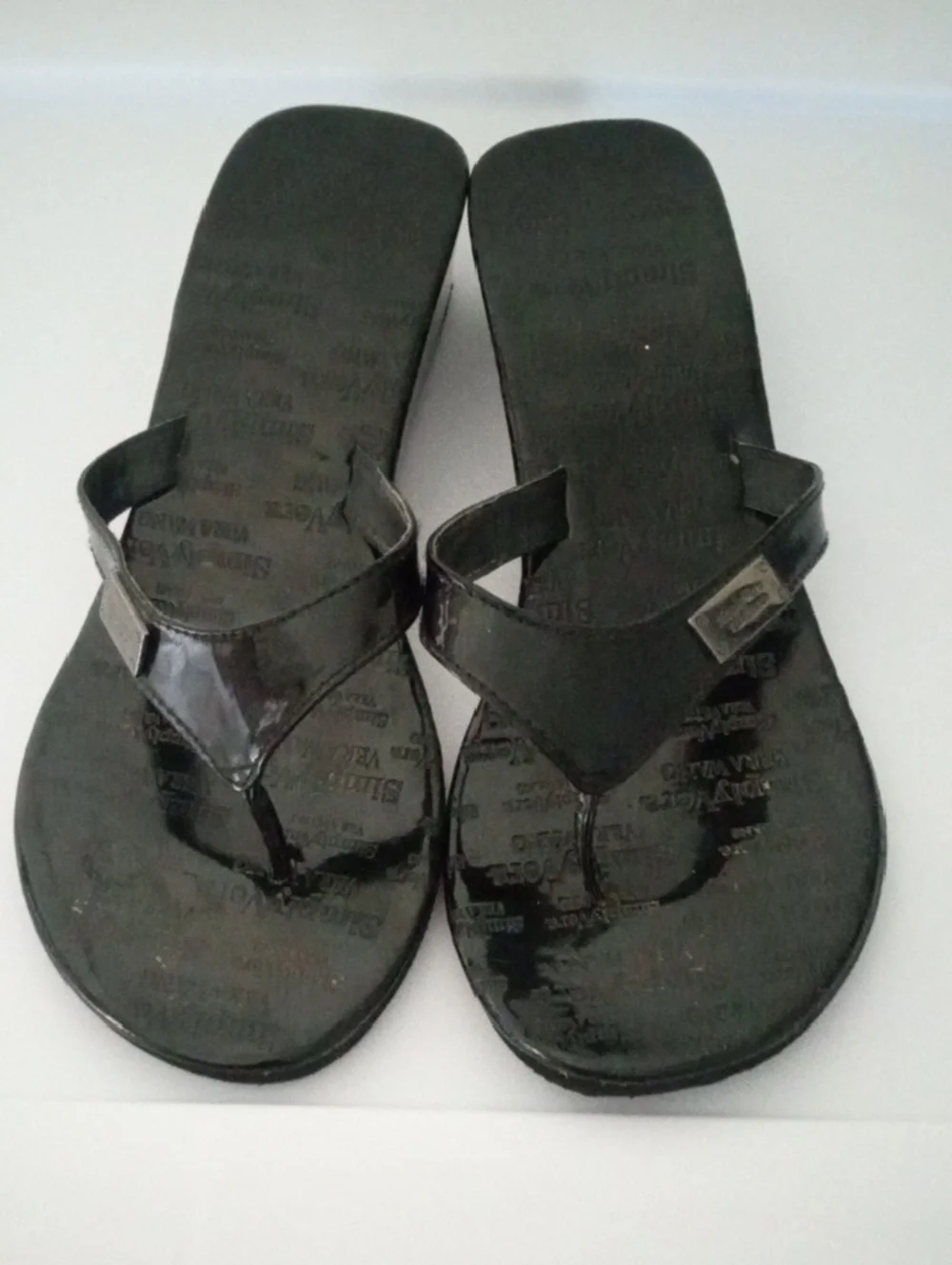 Simply Vera Vera Wang Wedge Slide Thong Black Sandals Flip Flops Lightweight - Picture 1 of 9